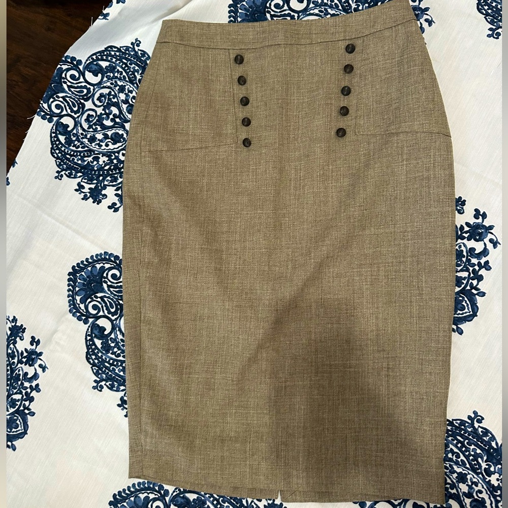 Classic Limited Button Skirt